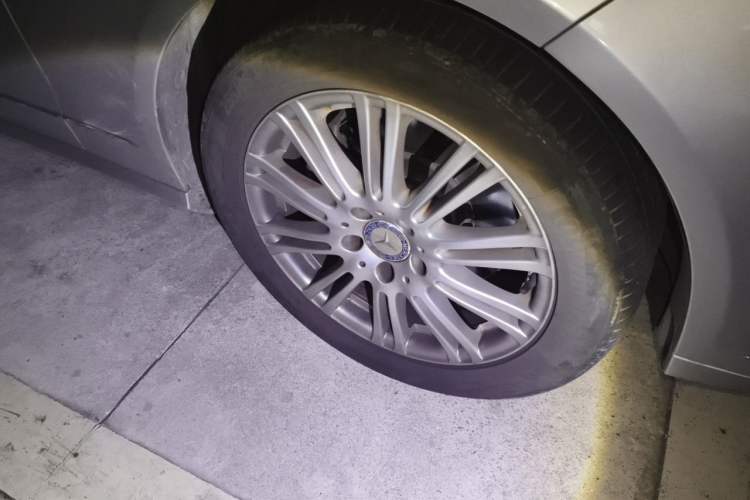 Used Mercedes-Benz E-Class 2013 E 260 L CGI Elegant Model Right Front Wheel Hub