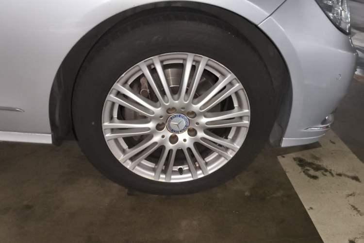 Used Mercedes-Benz E-Class 2013 E 260 L CGI Elegant Model Right Front Wheel Hub