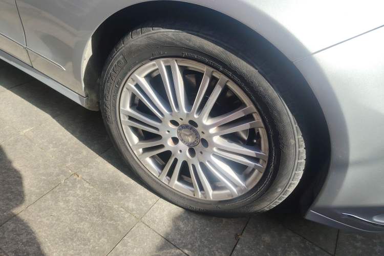 Used Mercedes-Benz E-Class 2013 E 260 L CGI Elegant Model Right Front Wheel Hub