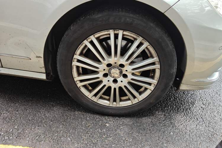 Used Mercedes-Benz E-Class 2013 E 260 L CGI Elegant Model Right Front Wheel Hub