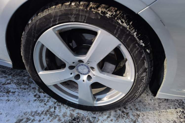 Used Mercedes-Benz E-Class 2013 E 260 L CGI Stylish Model Right Front Wheel Hub