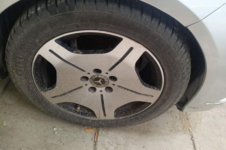 Used Mercedes-Benz E-Class 2013 E 260 L CGI Elegant Model Right Front Wheel Hub