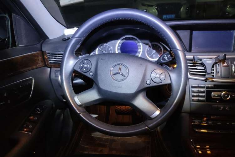 Used Mercedes-Benz E-Class 2013 E 260 L CGI Elegant Model Steering Wheel