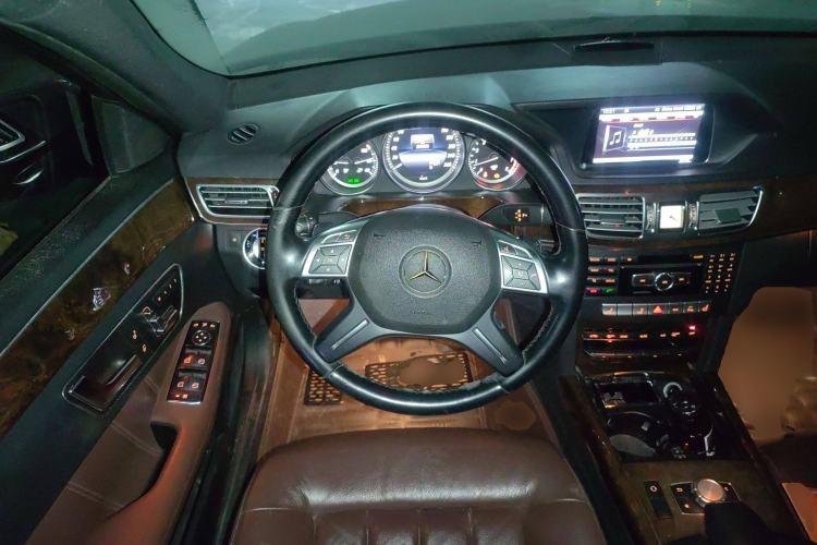 Used Mercedes-Benz E-Class 2013 E 260 L CGI Stylish Model Steering Wheel