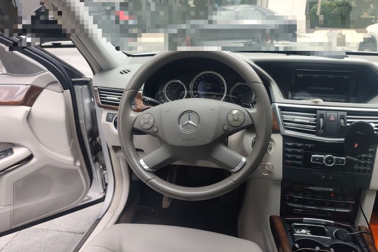 Used Mercedes-Benz E-Class 2013 E 260 L CGI Elegant Model Steering Wheel