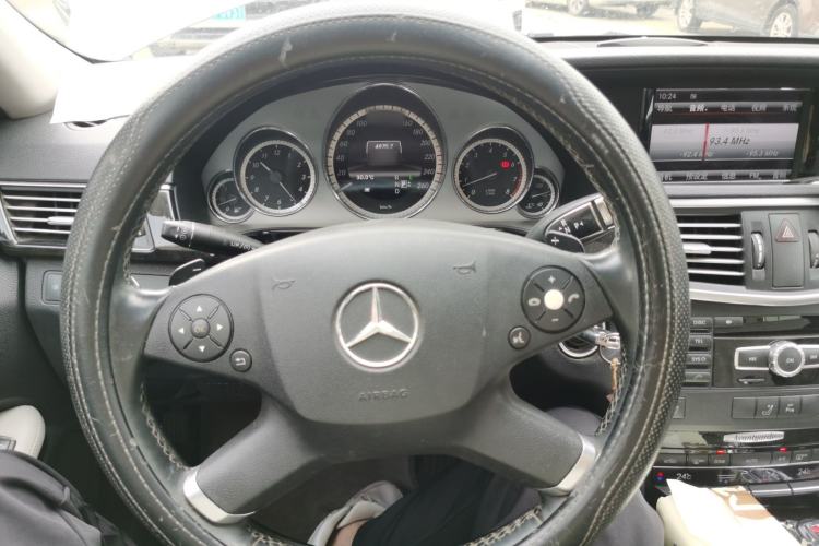 Used Mercedes-Benz E-Class 2013 E 260 L CGI Stylish Model Steering Wheel