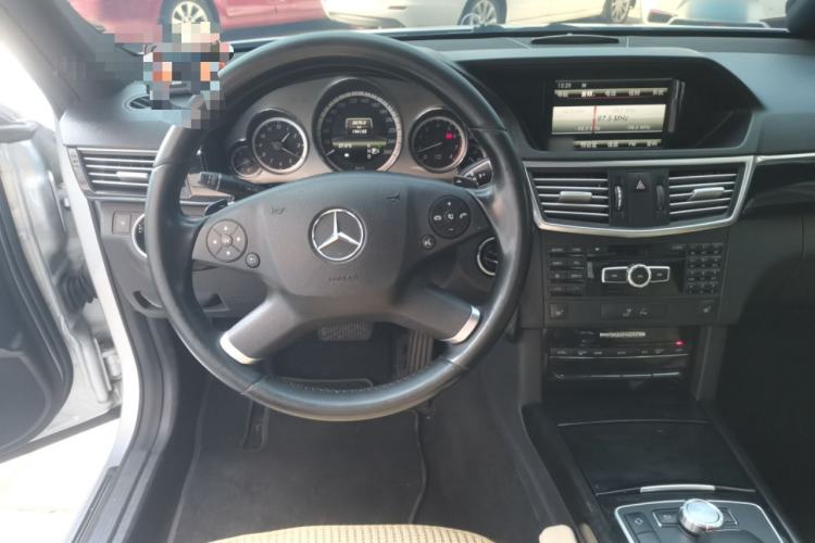 Used Mercedes-Benz E-Class 2013 E 260 L CGI Stylish Model Steering Wheel