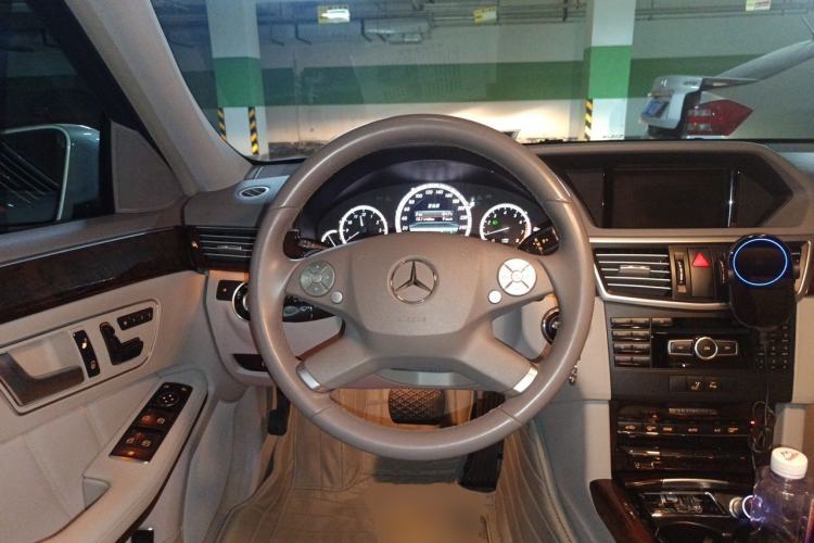 Used Mercedes-Benz E-Class 2013 E 260 L CGI Elegant Model Steering Wheel