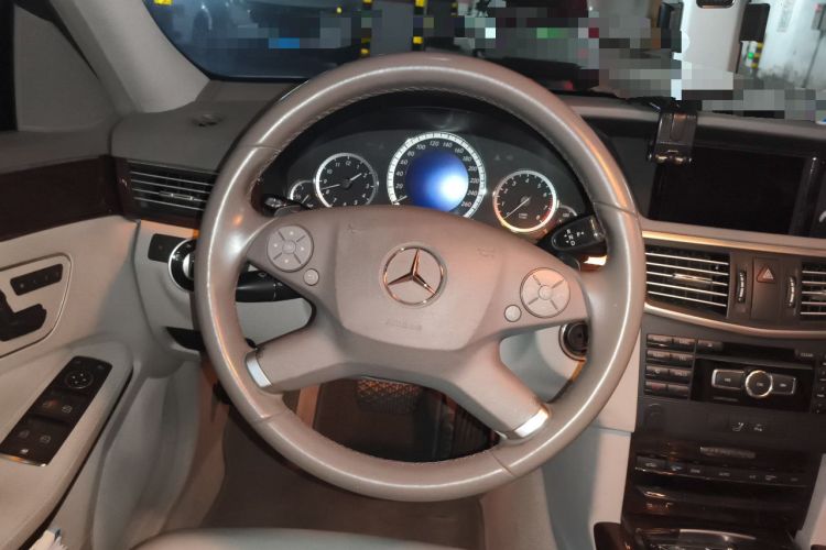 Used Mercedes-Benz E-Class 2013 E 260 L CGI Elegant Model Steering Wheel