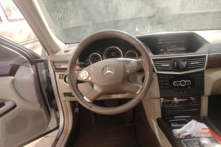 Used Mercedes-Benz E-Class 2013 E 260 L CGI Elegant Model Steering Wheel