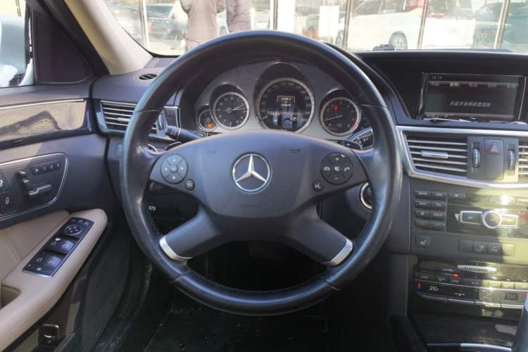 Used Mercedes-Benz E-Class 2013 E 260 L CGI Stylish Model Steering Wheel