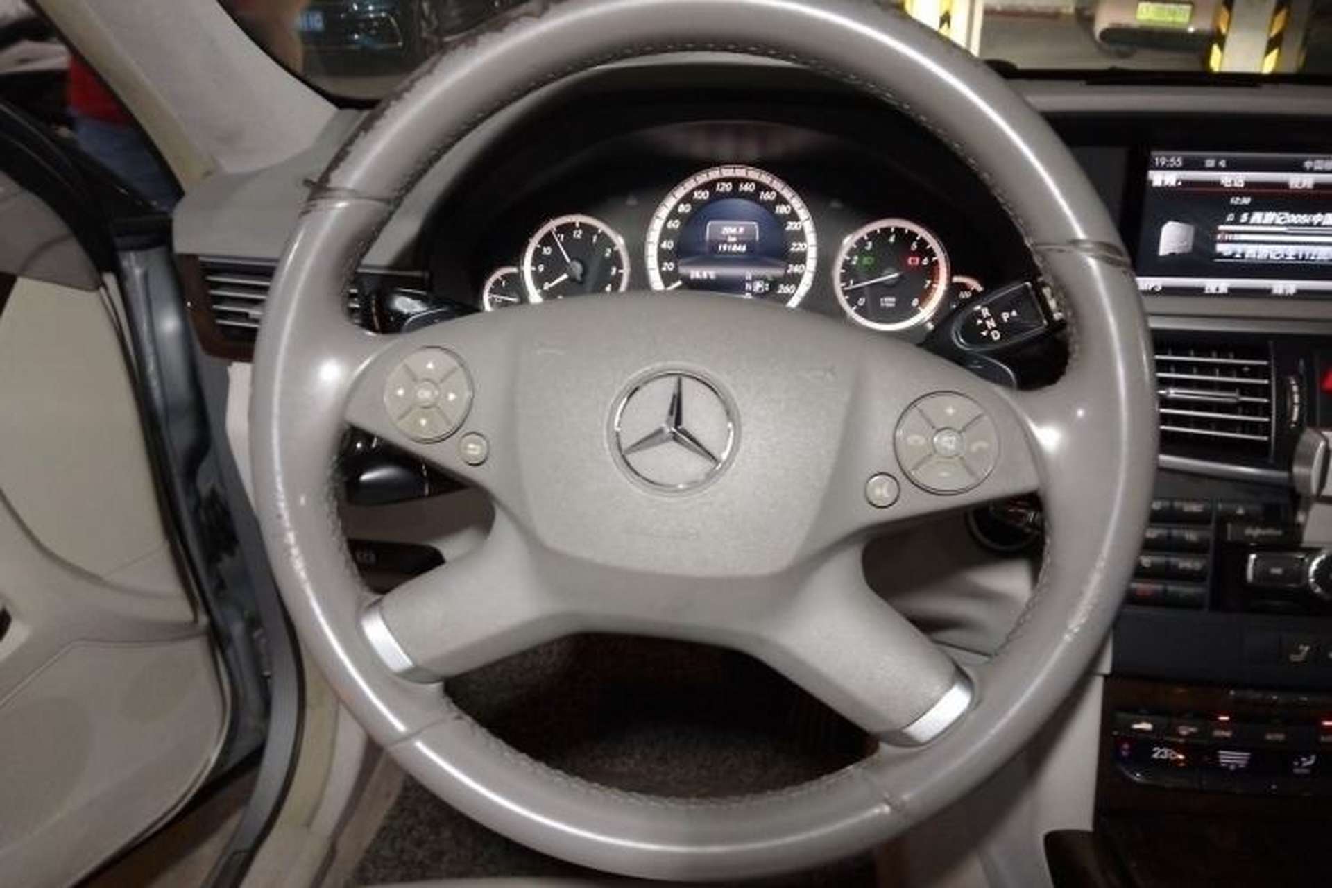 Used Mercedes-Benz E-Class 2013 E 260 L CGI Elegant Model Steering Wheel
