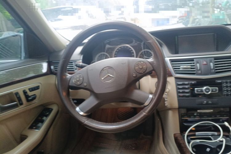 Used Mercedes-Benz E-Class 2013 E 260 L CGI Elegant Model Steering Wheel