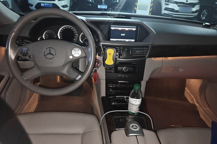 Used Mercedes-Benz E-Class 2013 E 260 L CGI Elegant Model Center Console