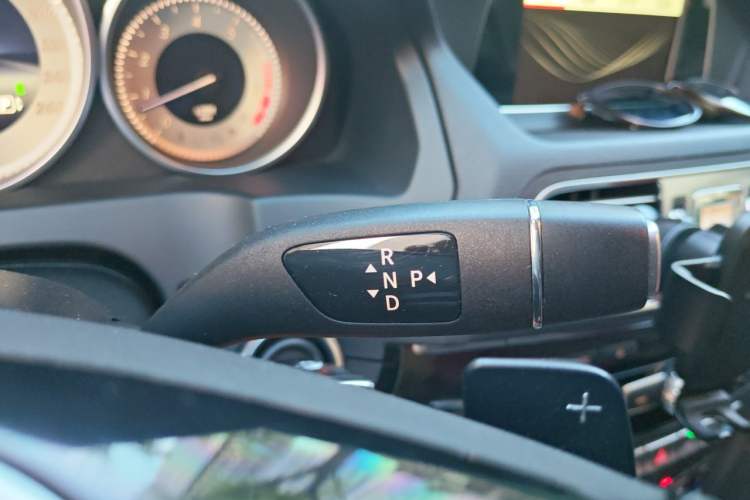 Used Mercedes-Benz E-Class  Gear Lever
