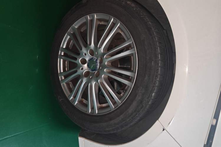 Used Mercedes-Benz E-Class 2013 E 260 L CGI Elegant Model Right Front Wheel Hub