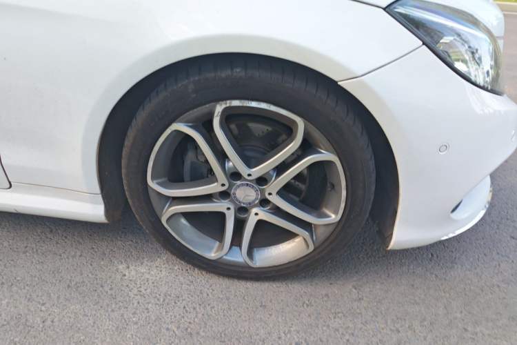 Used Mercedes-Benz E-Class  Right Front Wheel Hub