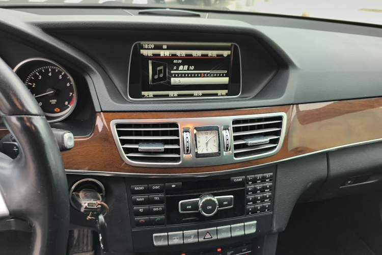 Used Mercedes-Benz E-Class 2014 Facelifted E 260 L Luxury Edition Audio And AC Panel