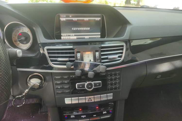 Used Mercedes-Benz E-Class 2014 Restyled E 260 L Sport Edition Audio And AC Panel