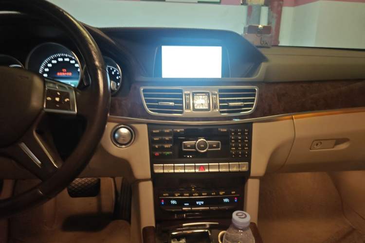 Used Mercedes-Benz E-Class 2014 E 400 L Hybrid Audio And AC Panel