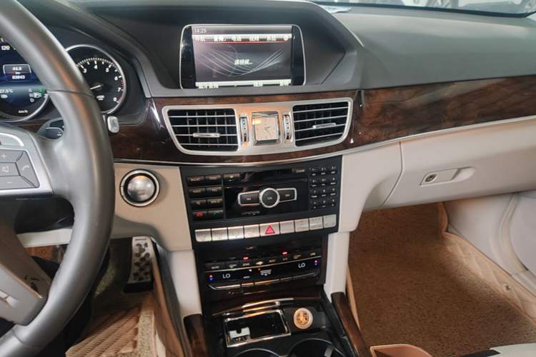 Used Mercedes-Benz E-Class 2014 E 300 L Audio And AC Panel