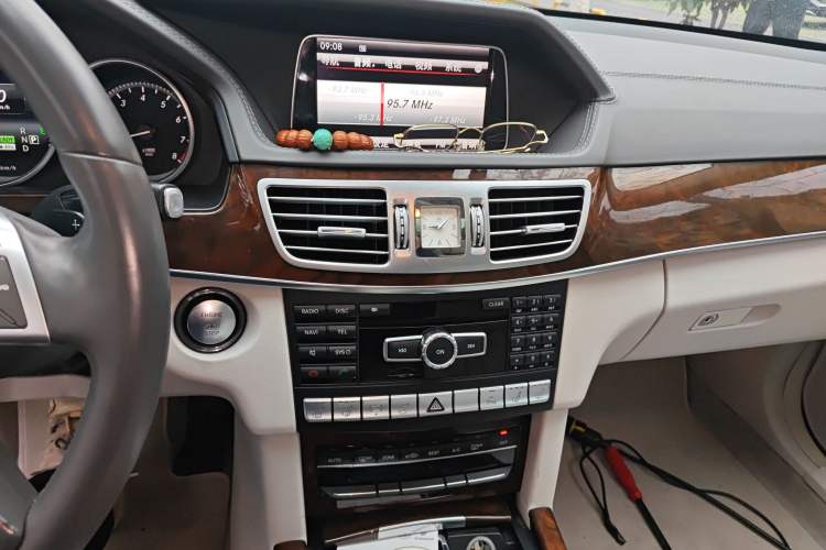 Used Mercedes-Benz E-Class 2014 E 400 L Hybrid Audio And AC Panel