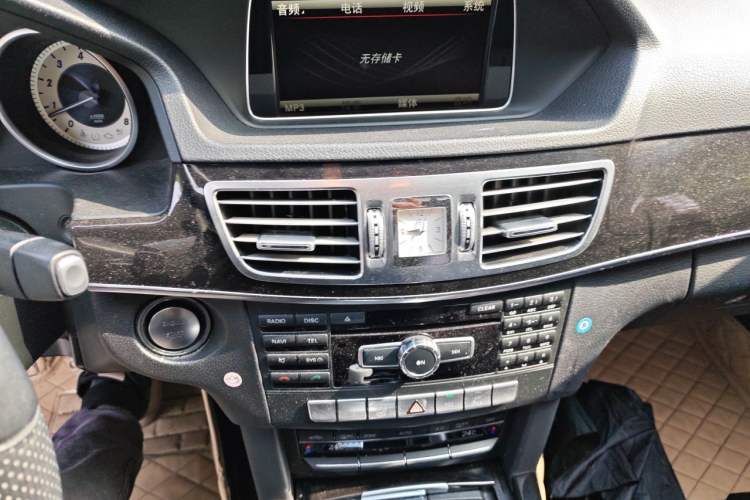 Used Mercedes-Benz E-Class 2014 Restyled E 260 L Sport Edition Audio And AC Panel