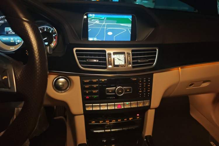 Used Mercedes-Benz E-Class 2014 E 400 L Sport Luxury Edition Audio And AC Panel