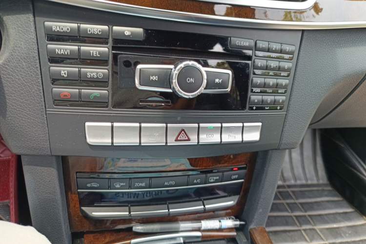 Used Mercedes-Benz E-Class 2014 E 260 L Audio And AC Panel