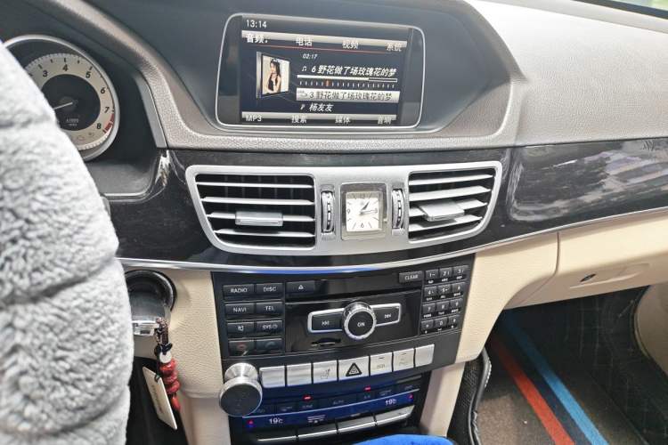 Used Mercedes-Benz E-Class 2014 E 260 L Audio And AC Panel