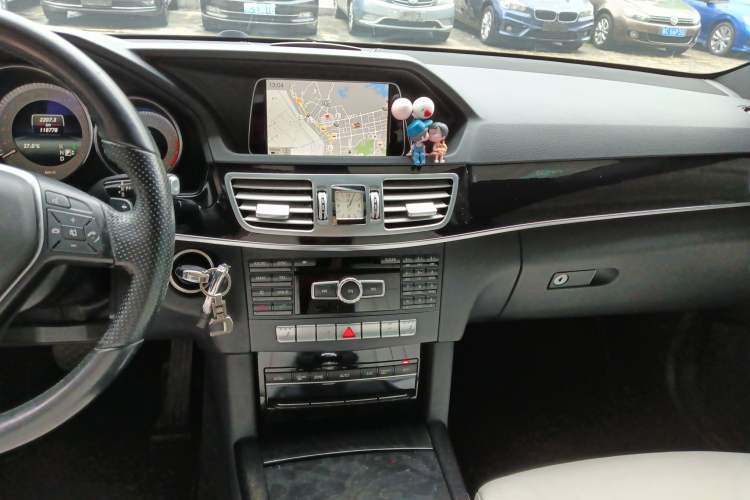 Used Mercedes-Benz E-Class 2014 Restyled E 300 L Sport Edition Audio And AC Panel