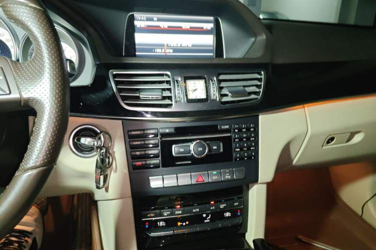 Used Mercedes-Benz E-Class 2014 Restyled E 260 L Sport Edition Audio And AC Panel