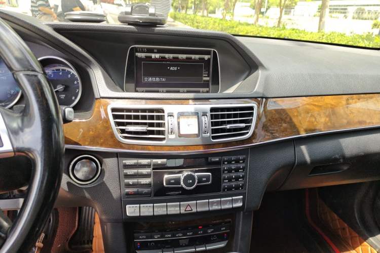 Used Mercedes-Benz E-Class 2014 Facelift E 300 L Audio And AC Panel