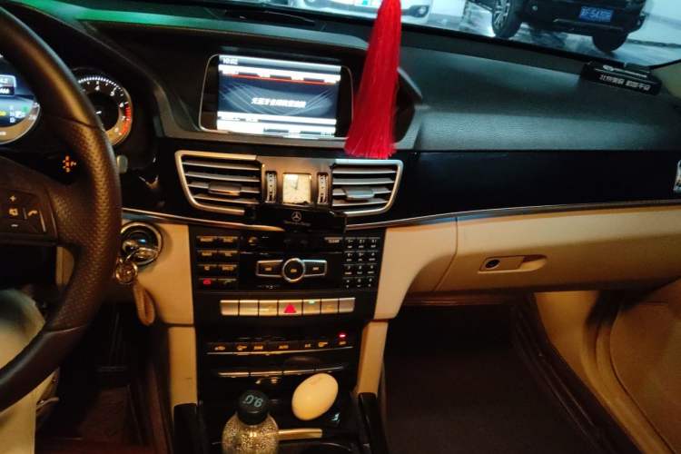 Used Mercedes-Benz E-Class 2014 E 260 L Sport Edition Audio And AC Panel