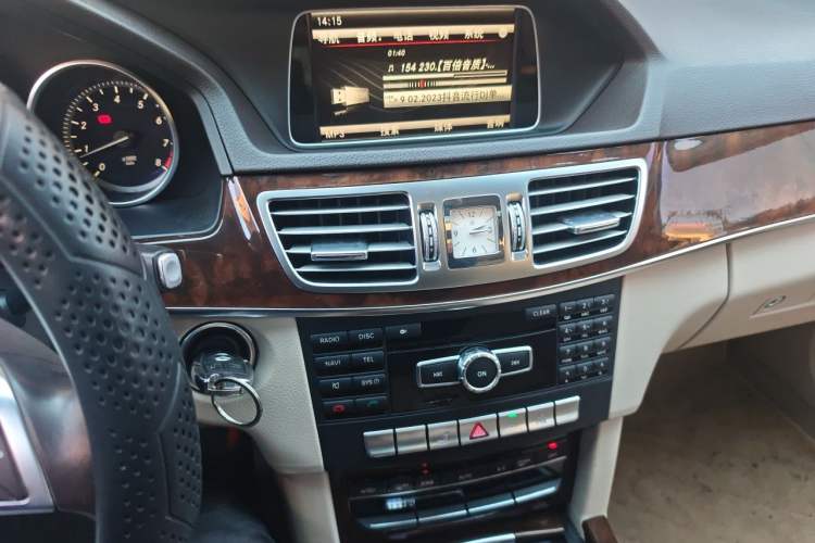 Used Mercedes-Benz E-Class 2014 E 260 L Audio And AC Panel