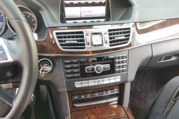 Used Mercedes-Benz E-Class 2014 E 260 L Luxury Model Audio And AC Panel