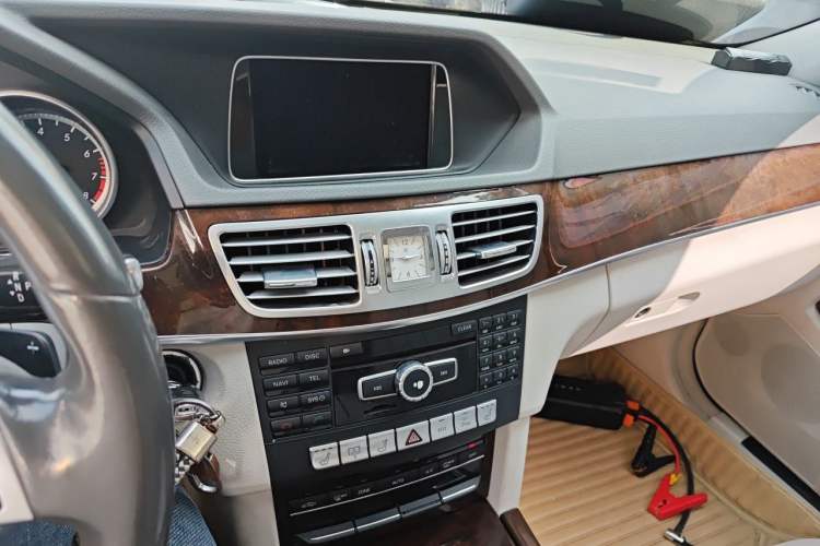 Used Mercedes-Benz E-Class 2014 E 260 L Luxury Model Audio And AC Panel