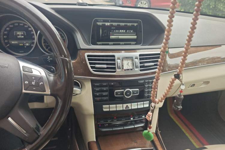 Used Mercedes-Benz E-Class 2014 E 260 L Audio And AC Panel