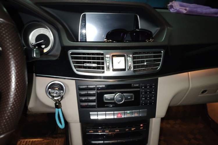 Used Mercedes-Benz E-Class 2014 E 260 L Sport Edition Audio And AC Panel