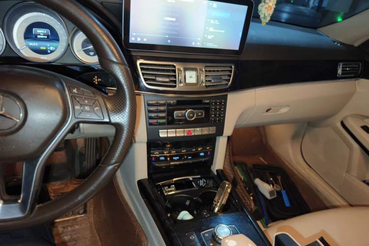 Used Mercedes-Benz E-Class 2014 E 260 L Sport Edition Audio And AC Panel