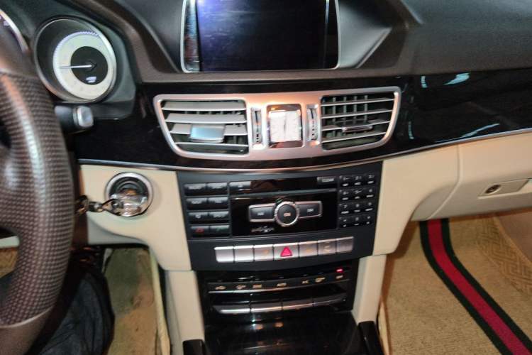 Used Mercedes-Benz E-Class 2014 E 260 L Sport Edition Audio And AC Panel