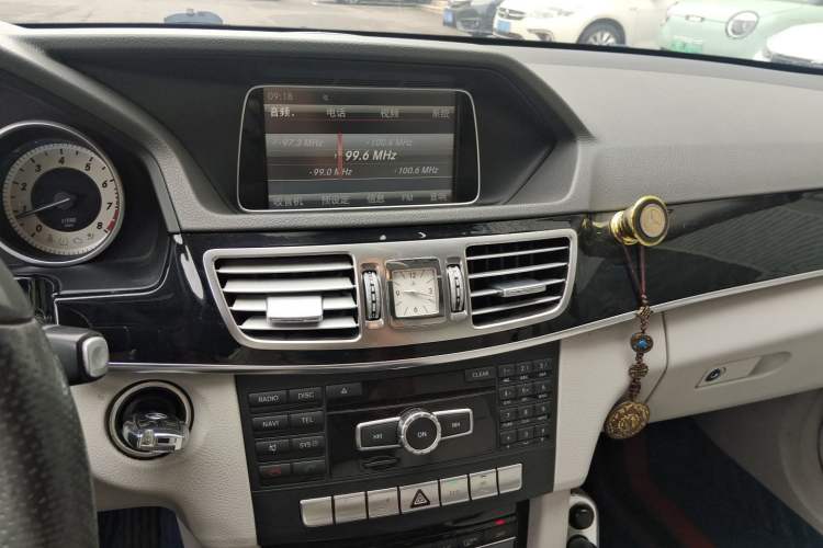 Used Mercedes-Benz E-Class 2014 E 260 L Sport Edition Audio And AC Panel