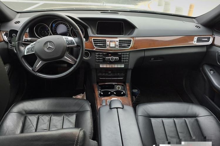 Used Mercedes-Benz E-Class 2014 Facelifted E 260 L Luxury Edition Center Console