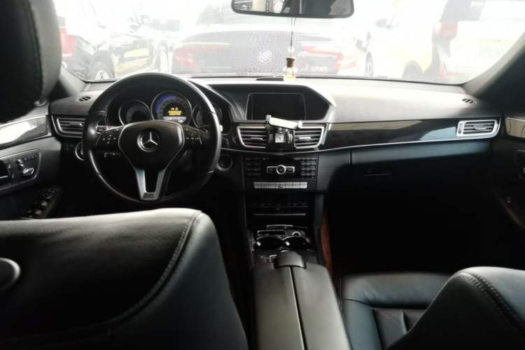 Used Mercedes-Benz E-Class 2014 Restyled E 300 L Sport Edition Center Console