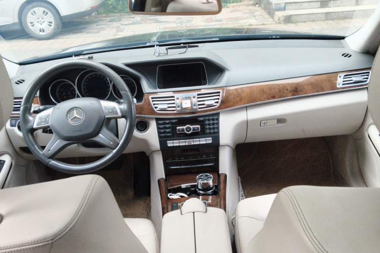 Used Mercedes-Benz E-Class 2014 E 260 L Luxury Model Center Console