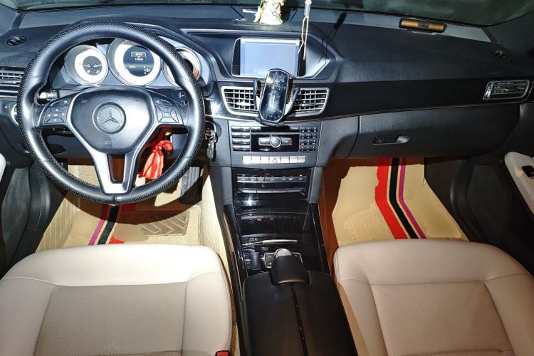 Used Mercedes-Benz E-Class 2014 Restyled E 260 L Sport Edition Center Console