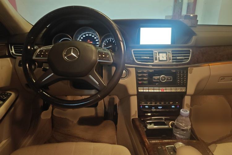 Used Mercedes-Benz E-Class 2014 E 400 L Hybrid Center Console