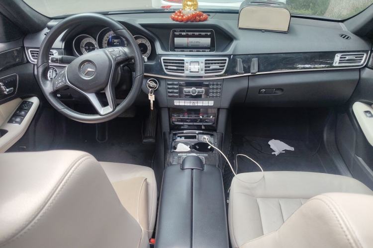 Used Mercedes-Benz E-Class 2014 E 300 L Sport Edition Center Console