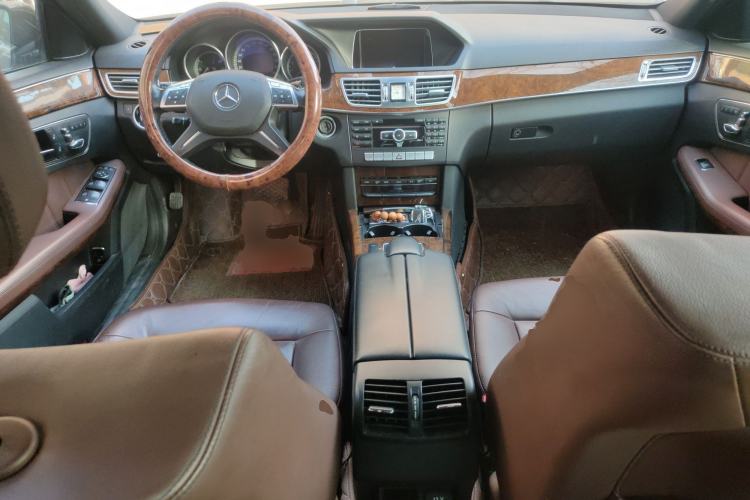 Used Mercedes-Benz E-Class 2014 E 260 L Luxury Model Center Console