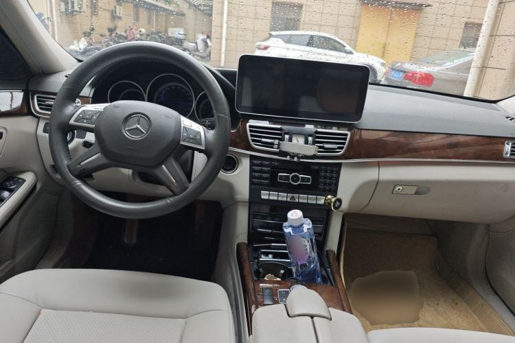 Used Mercedes-Benz E-Class 2014 E 260 L Luxury Model Center Console